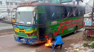 গাজীপুরে চলন্ত বাসে দুর্বৃত্তের আগুন