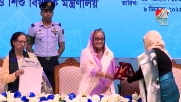 ‘রোকেয়া পদক’ ৫ নারীর হাতে তুলে দিলেন প্রধানমন্ত্রী