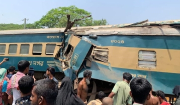 গাজীপুরে দুই ট্রেনের মুখোমুখি সংঘর্ষ