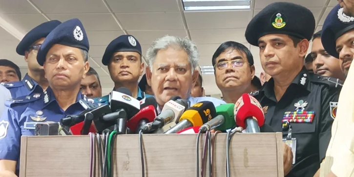 চাটুকারিতা করলেই মিডিয়া বন্ধ: স্বরাষ্ট্র উপদেষ্টা চাটুকারিতা করলেই মিডিয়া বন্ধ: স্বরাষ্ট্র উপদেষ্টা