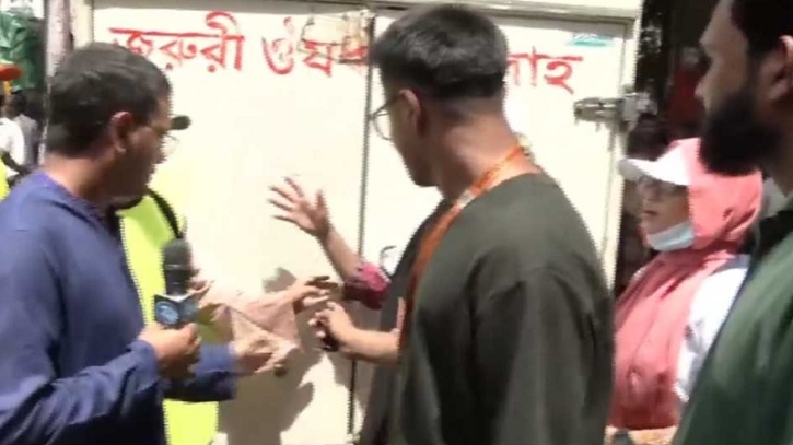 ওষুধের গাড়িতে সাবেক অ্যাটর্নি জেনারেলের কোটি কোটি টাকার চেক ও রাষ্ট্রের গুরুত্বপূর্ণ নথি, আটক গাড়িচালক ওষুধের গাড়িতে সাবেক অ্যাটর্নি জেনারেলের কোটি কোটি টাকার চেক ও রাষ্ট্রের গুরুত্বপূর্ণ নথি, আটক গাড়িচালক