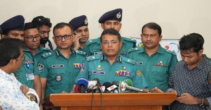 রাজধানীতে অনুমোদন ছাড়া হাট বসালে পশু জব্দ: ডিএমপি কমিশনার রাজধানীতে অনুমোদন ছাড়া হাট বসালে পশু জব্দ: ডিএমপি কমিশনার