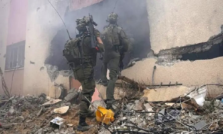 Gaza medics say Israeli forces raid Khan Yunis hospital Gaza medics say Israeli forces raid Khan Yunis hospital