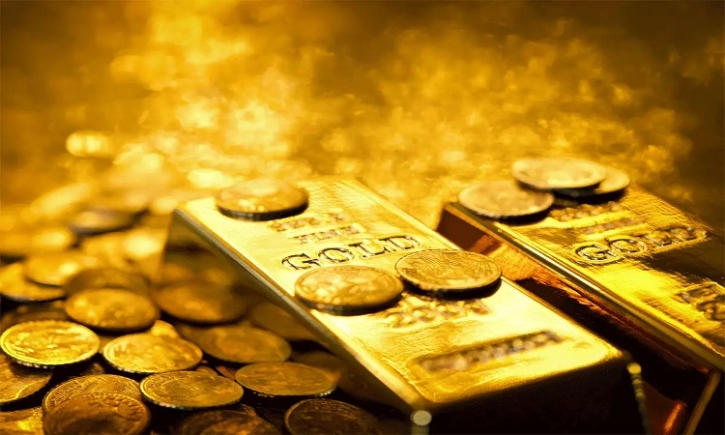 Gold strikes fresh record high as rate cut bets surge