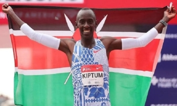 World marathon record holder Kelvin Kiptum killed in car crash in Kenya