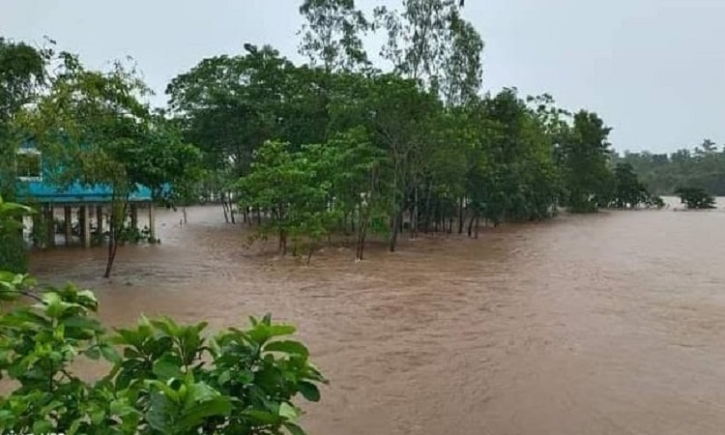 Floods grips Sylhet, Sunamganj, Netrokona prolonging sufferings to people Floods grips Sylhet, Sunamganj, Netrokona prolonging sufferings to people