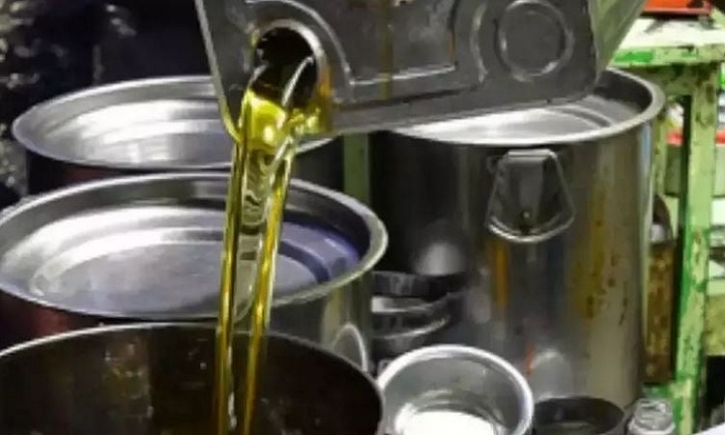 Unpackaged soybean oil price reduced by Tk 2 per litre Unpackaged soybean oil price reduced by Tk 2 per litre
