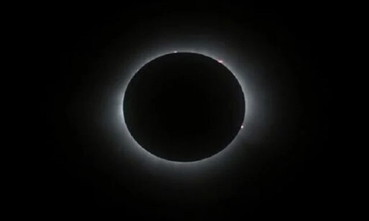 ’Spectacular’ total eclipse leaves North Americans spellbound ’Spectacular’ total eclipse leaves North Americans spellbound