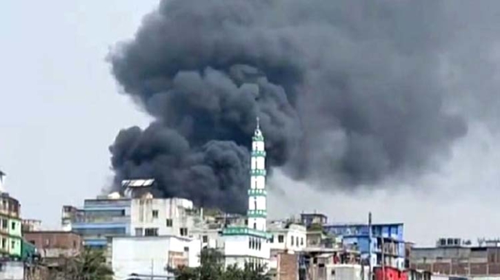 লালবাগে জুতার কারখানায় আগুন, নিয়ন্ত্রণে ৯ ইউনিট লালবাগে জুতার কারখানায় আগুন, নিয়ন্ত্রণে ৯ ইউনিট