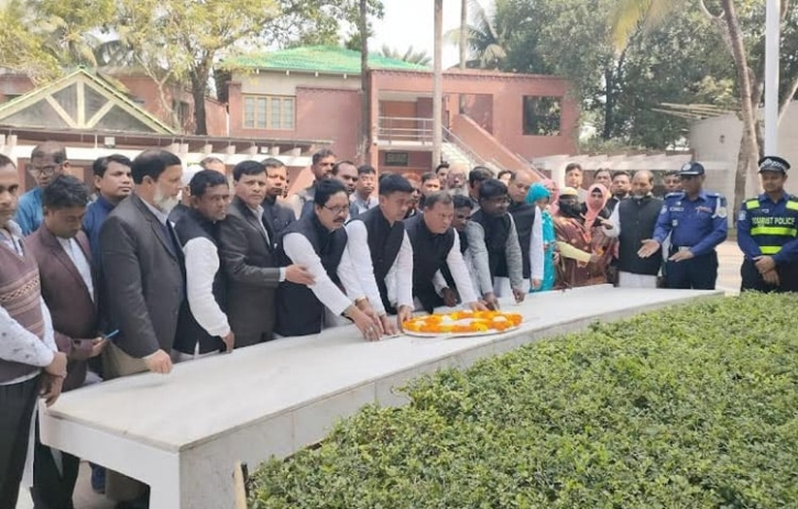 বঙ্গবন্ধুর সমাধিতে প্রাথমিক শিক্ষক মহাজোট কেন্দ্রীয় কমিটির শ্রদ্ধা বঙ্গবন্ধুর সমাধিতে প্রাথমিক শিক্ষক মহাজোট কেন্দ্রীয় কমিটির শ্রদ্ধা