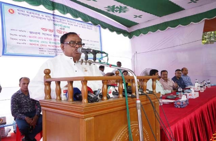 ওএমএস বিতরণে গাফলতি হলে কঠোর ব্যবস্থা নেওয়া হবে: খাদ্যমন্ত্রী ওএমএস বিতরণে গাফলতি হলে কঠোর ব্যবস্থা নেওয়া হবে: খাদ্যমন্ত্রী