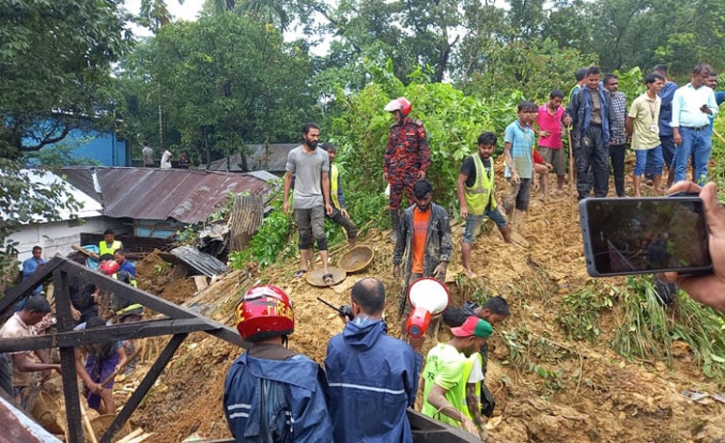 সিলেটে টিলা ধসে শিশুসহ তিন জন নিখোঁজ সিলেটে টিলা ধসে শিশুসহ তিন জন নিখোঁজ