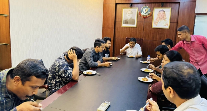 সমন্বয়কদের খাওয়ানোর ছবি প্রকাশ জাতির সঙ্গে মশকরা: হাইকোর্ট সমন্বয়কদের খাওয়ানোর ছবি প্রকাশ জাতির সঙ্গে মশকরা: হাইকোর্ট