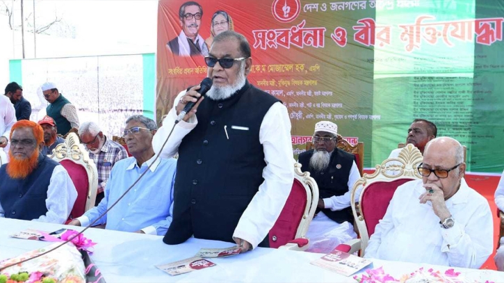 ‘সারাদেশে বীর মুক্তিযোদ্ধাদের কবর একই ডিজাইনের হবে’ ‘সারাদেশে বীর মুক্তিযোদ্ধাদের কবর একই ডিজাইনের হবে’