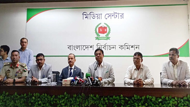 ‘তৃতীয় ধাপে ভোট পড়েছে ৩৮ শতাংশ’ ‘তৃতীয় ধাপে ভোট পড়েছে ৩৮ শতাংশ’