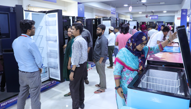 ঈদের আগমুহুর্তে জমজমাট ওয়ালটন ফ্রিজের বিক্রি ঈদের আগমুহুর্তে জমজমাট ওয়ালটন ফ্রিজের বিক্রি