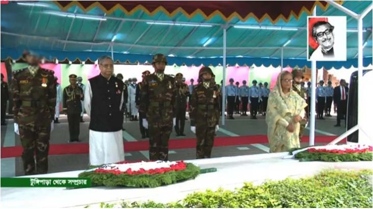 টুঙ্গিপাড়ায় বঙ্গবন্ধুর সমাধিতে রাষ্ট্রপতি-প্রধানমন্ত্রীর শ্রদ্ধা টুঙ্গিপাড়ায় বঙ্গবন্ধুর সমাধিতে রাষ্ট্রপতি-প্রধানমন্ত্রীর শ্রদ্ধা